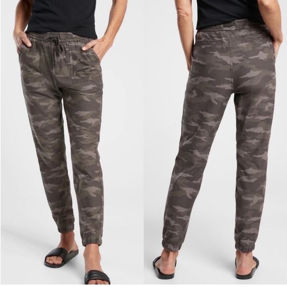 Athleta Camo Farallon Jogger High‎ Rise Drawstring Ankle Pants Size 8 - Picture 1 of 12